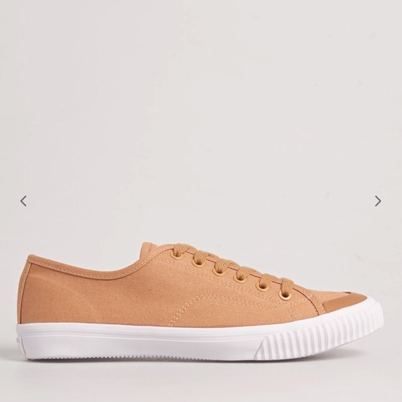 SUPERDRY
Low Pro 2.0 Lace-Up Sports Shoes - Picture 3 of 11